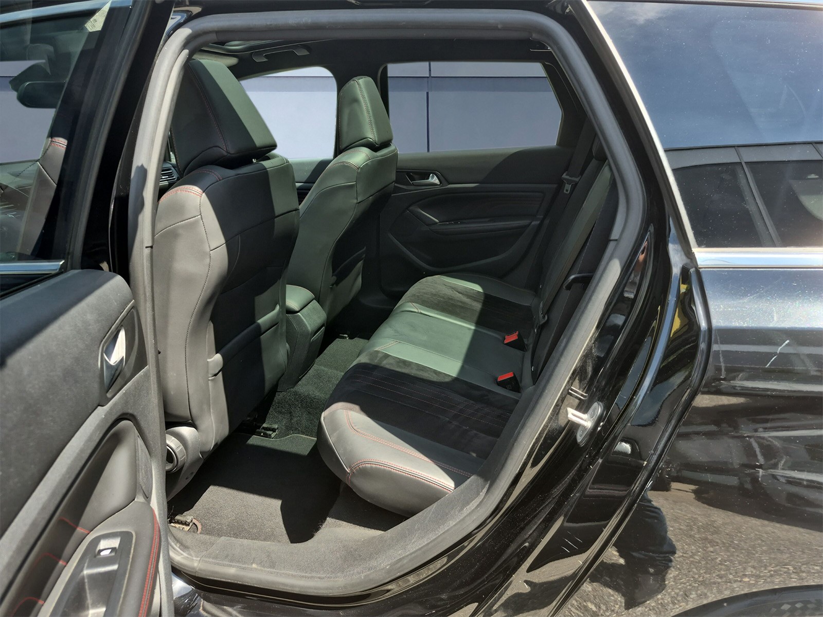 PEUGEOT 308 SW 2.0 BlueHDi 180 GT-image-14