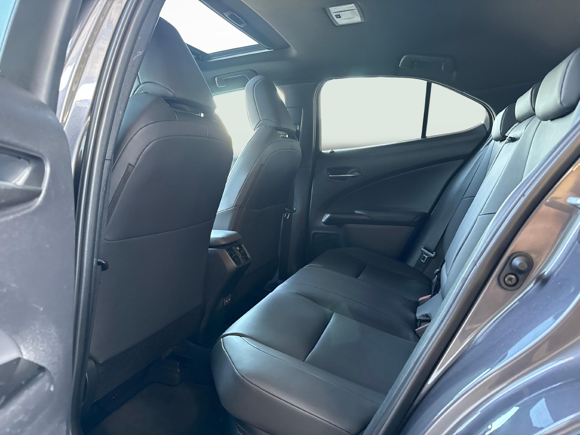 LEXUS UX 300h F-Line-image-10
