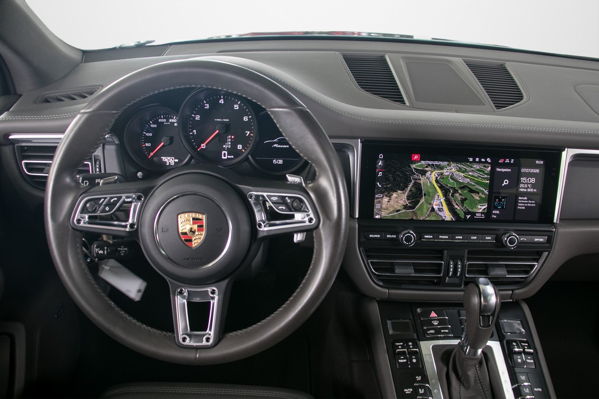 PORSCHE Macan PDK-image-4