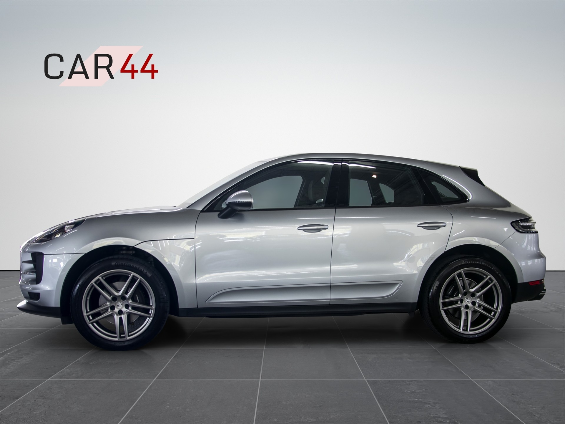 PORSCHE Macan PDK-showroom-element-1