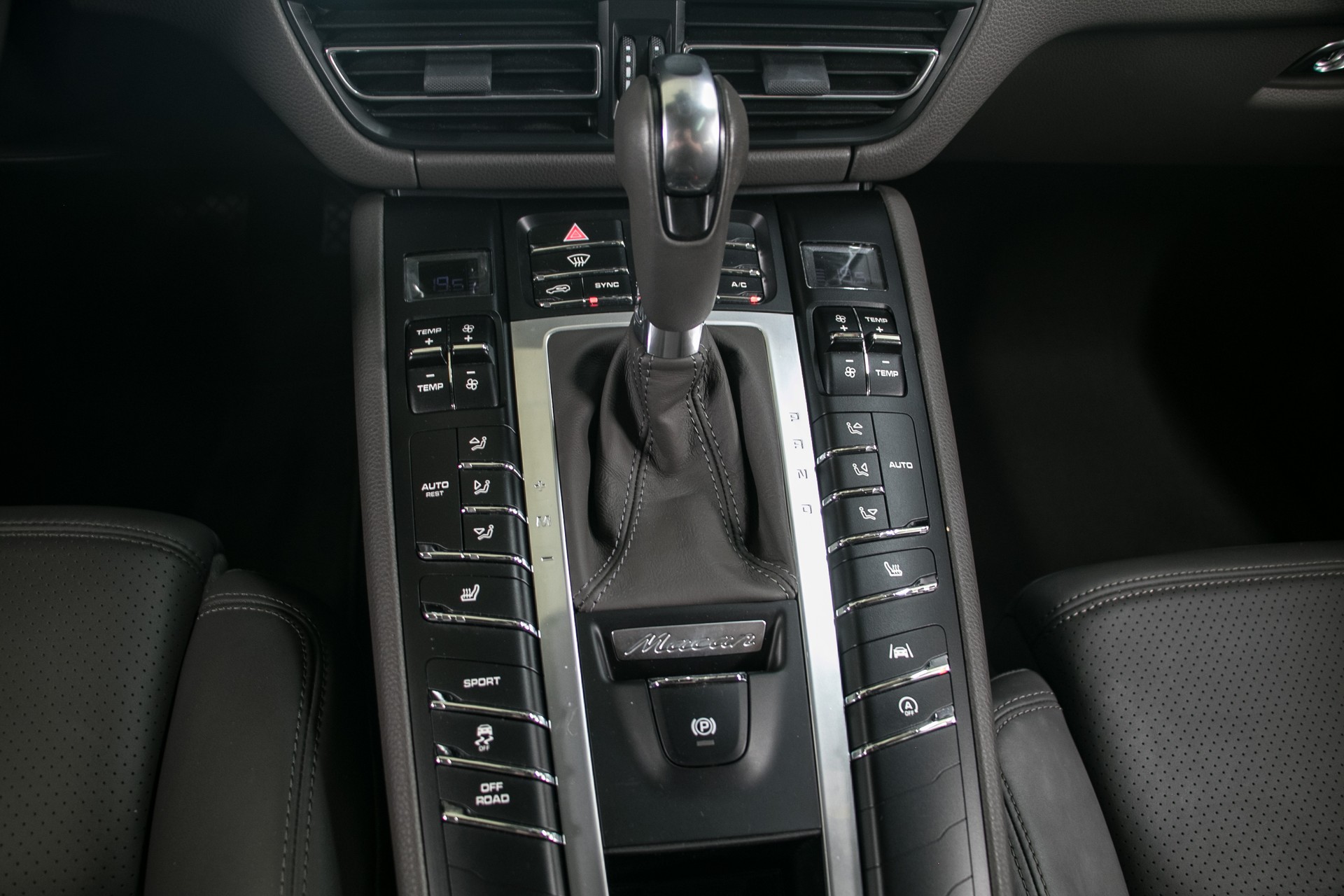 PORSCHE Macan PDK-image-8