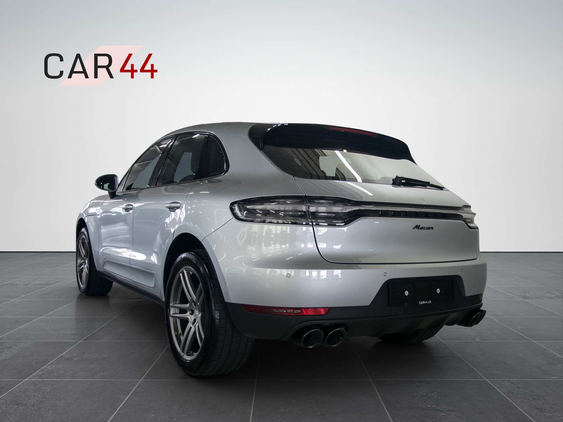 PORSCHE Macan PDK-showroom-element-2