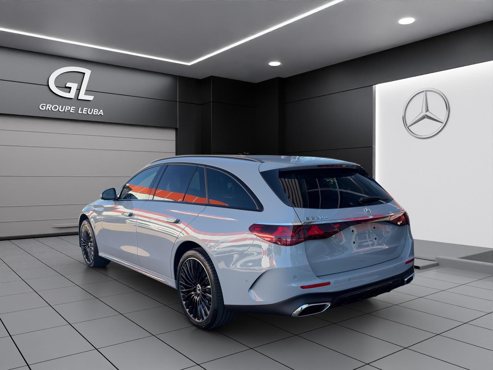MERCEDES-BENZ E 220 d T 4M 9G-Tronic-image-4