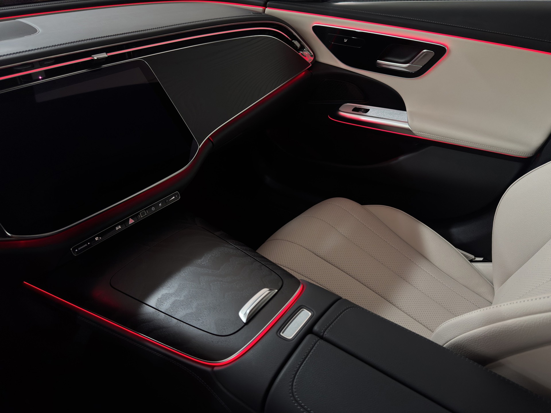 MERCEDES-BENZ E 200 9G-Tronic AMG Line "360°Kamera-Distronic-Totwinkel"-image-16