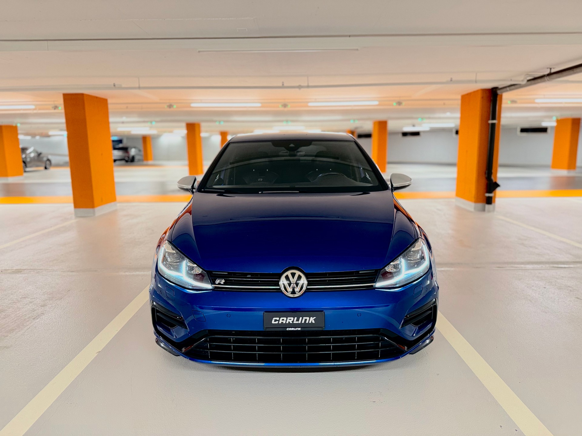 VW Golf 2.0 TSI R 4Motion-showroom-element-1