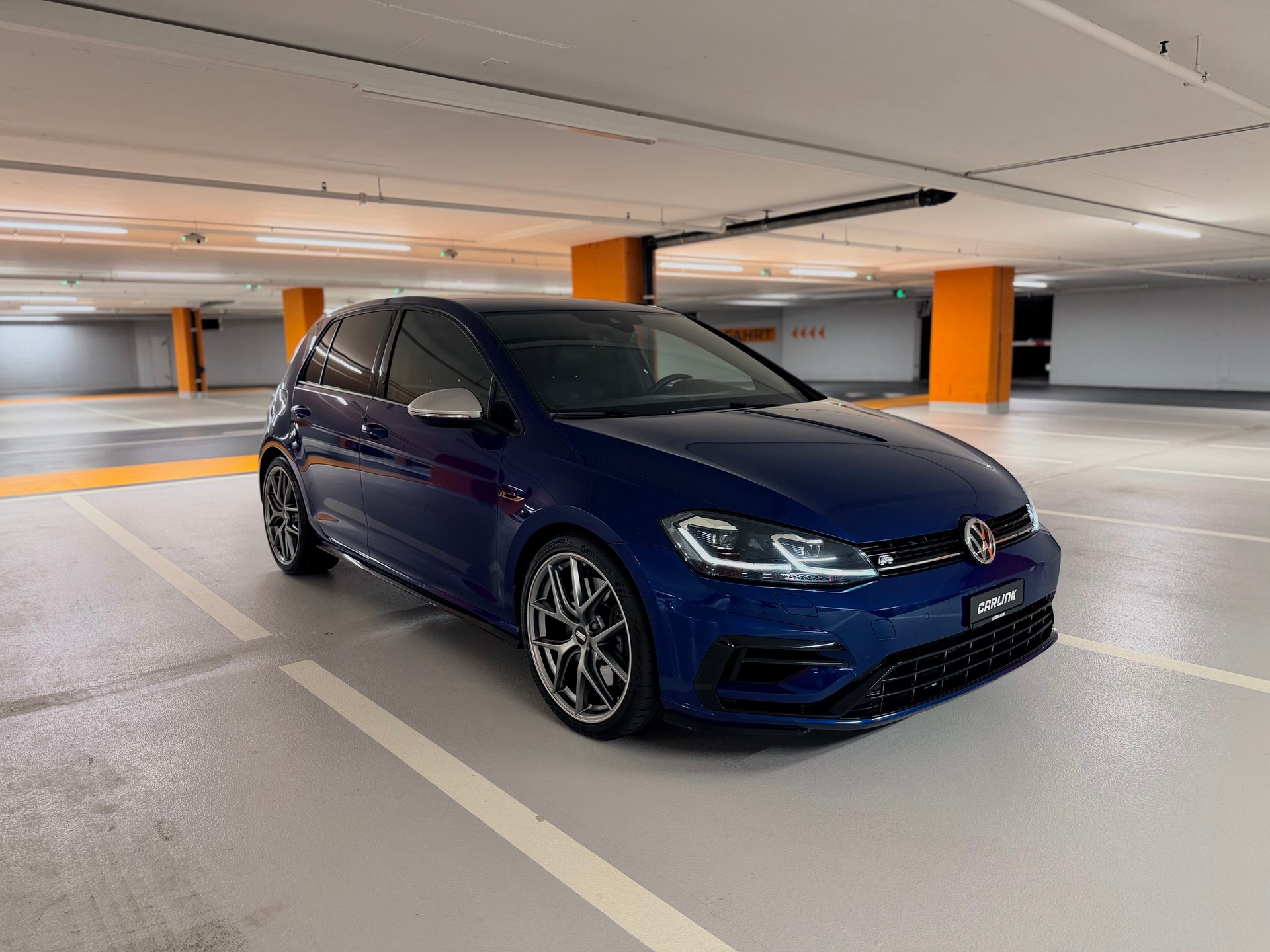 VW Golf 2.0 TSI R 4Motion-showroom-element-2