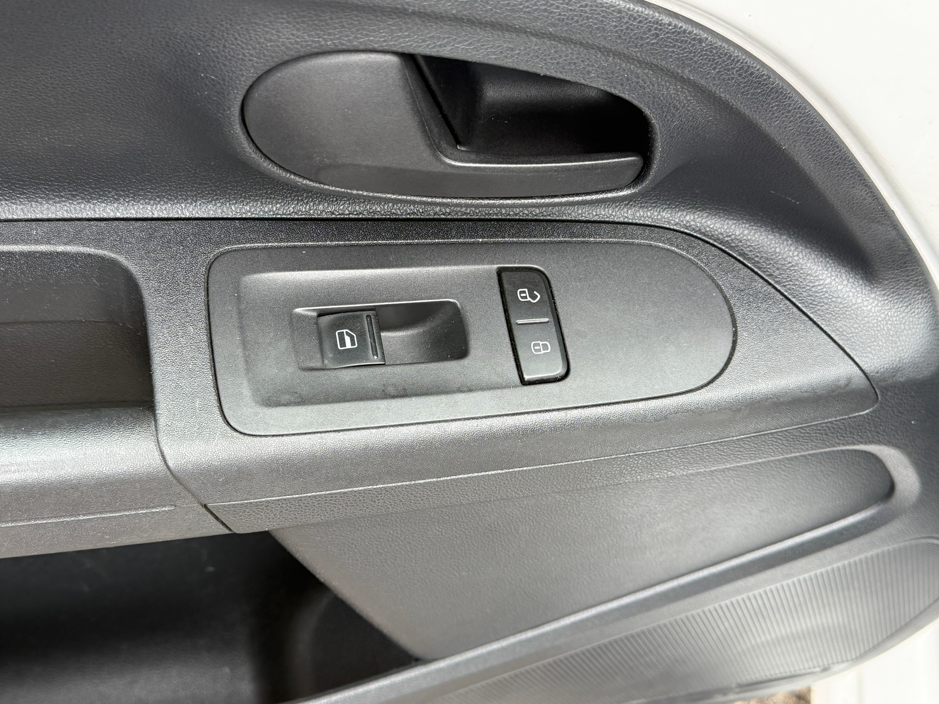 VW Up 1.0 white up Art on Ice - Nouvelle Expertise - NEU MFK : 24.08.2026 - Service Fait à Jour - Frischer Service-image-14