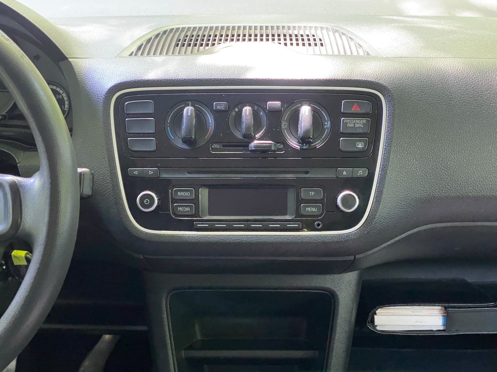 VW Up 1.0 white up Art on Ice - Nouvelle Expertise - NEU MFK : 20.07.2026 - Service Fait à Jour - Frischer Service-image-16