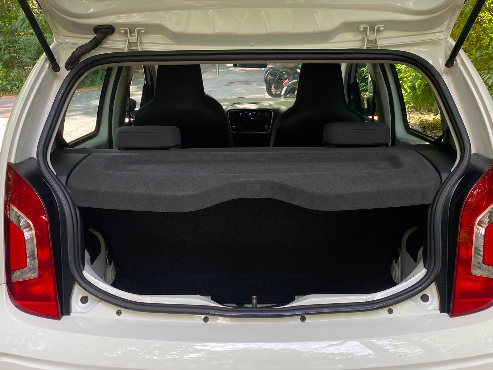 VW Up 1.0 white up Art on Ice - Nouvelle Expertise - NEU MFK : 25.08.2026 - Service Fait à Jour - Frischer Service-image-18