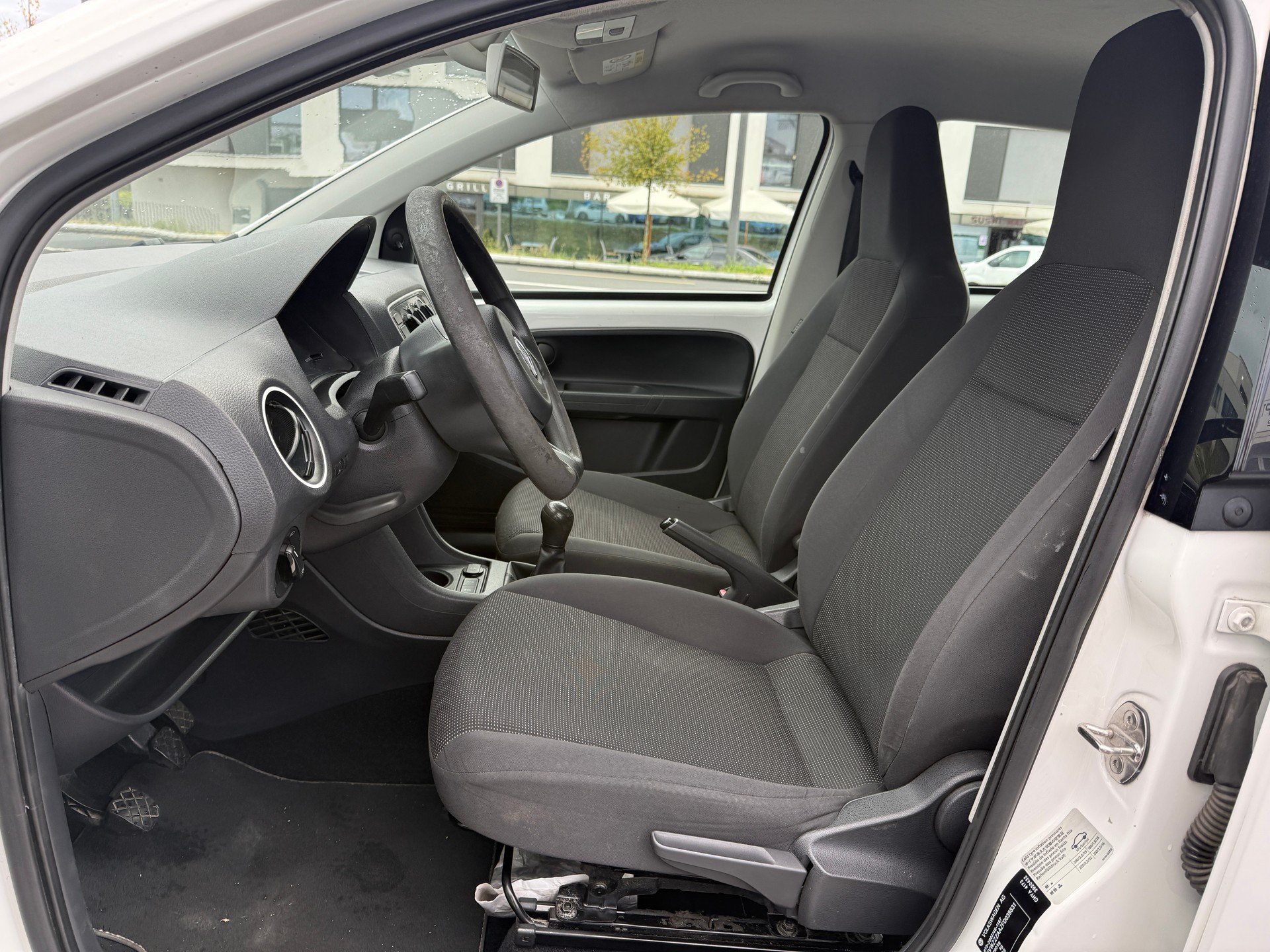 VW Up 1.0 white up Art on Ice - Nouvelle Expertise - NEU MFK : 24.08.2026 - Service Fait à Jour - Frischer Service-image-13