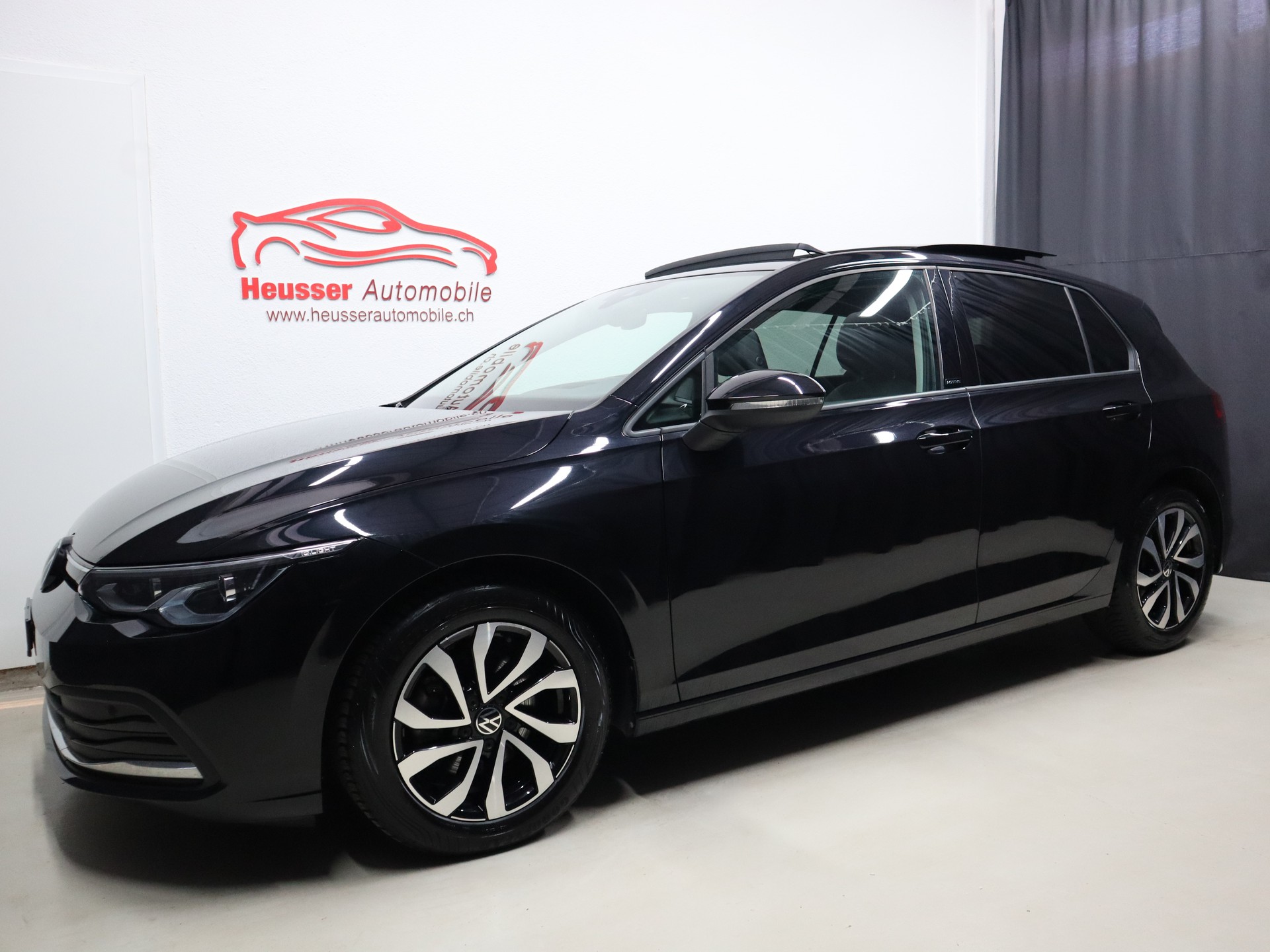 VW Golf 2.0 TDI Life DSG - Panorama - IQ Light - Navi - Head-Up - AHK - Kamera - 150 PS-showroom-element-1