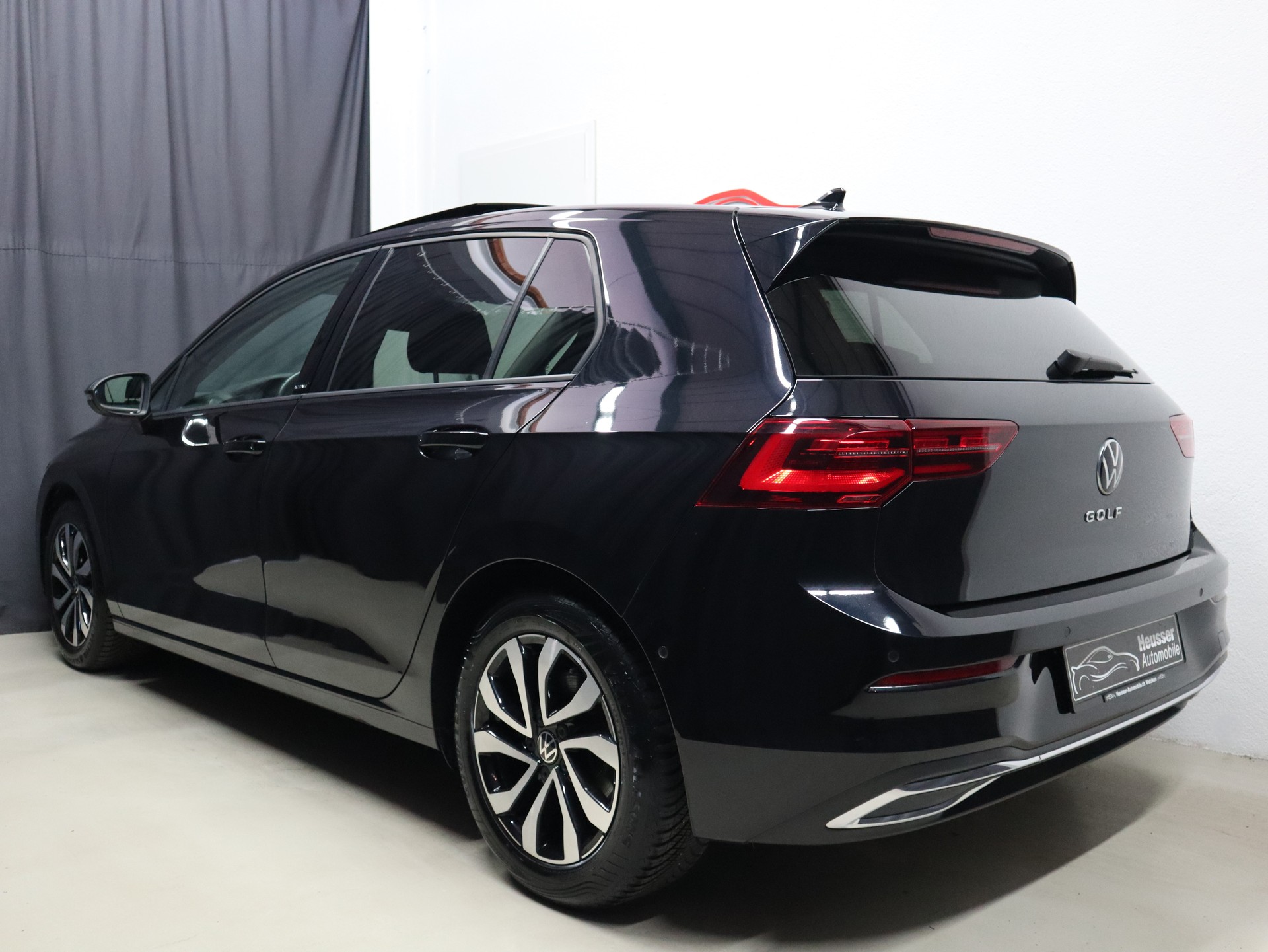 VW Golf 2.0 TDI Life DSG - Panorama - IQ Light - Navi - Head-Up - AHK - Kamera - 150 PS-showroom-element-3