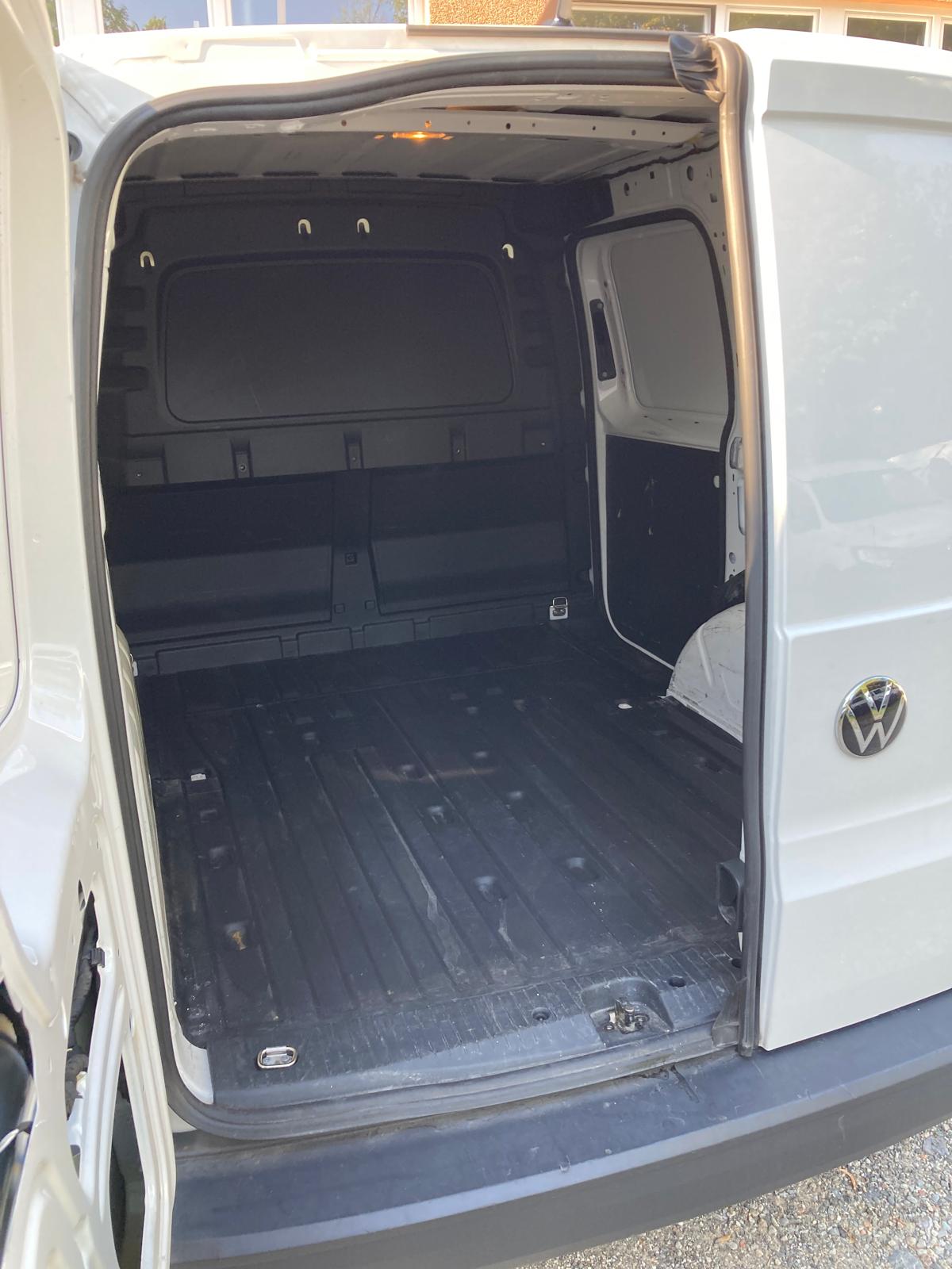 VW Caddy Cargo 2.0TDI Entry-image-10