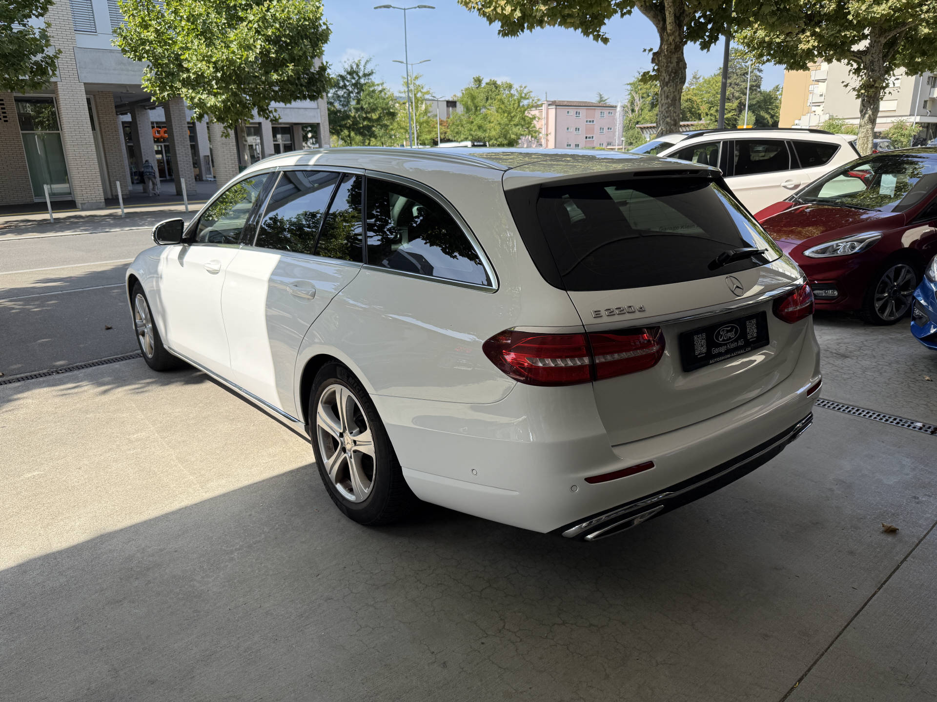 MERCEDES-BENZ E-CLASS S213 Kombi E 220 d Av-showroom-element-2