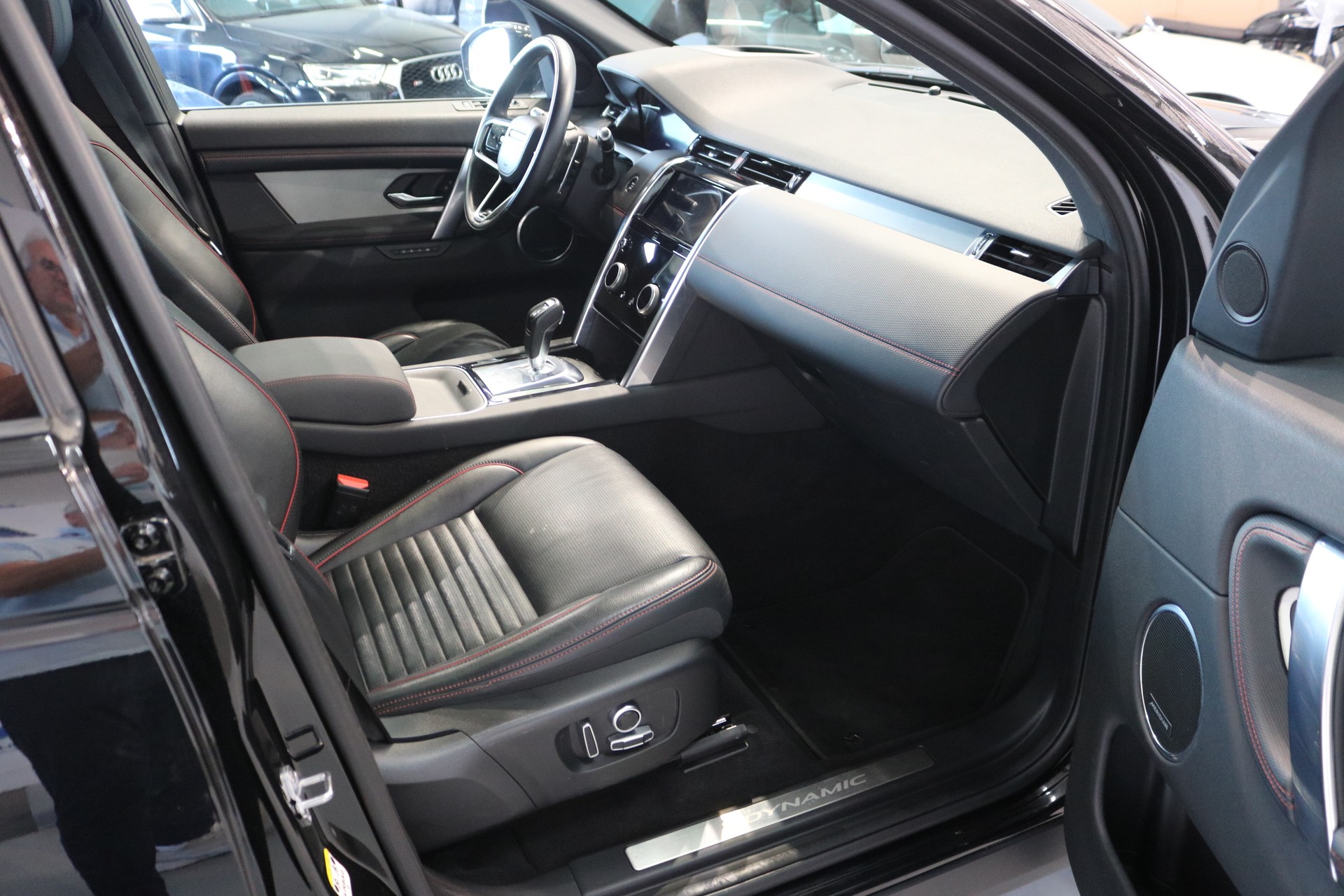 LAND ROVER Discovery Sport R Dyn P250 2.0 Si4 MHEV Base AT9-image-45