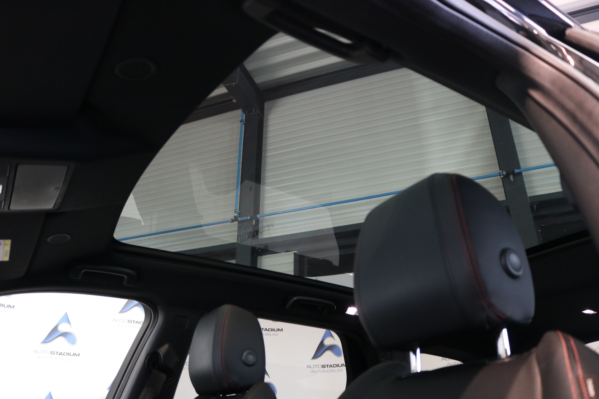 LAND ROVER Discovery Sport R Dyn P250 2.0 Si4 MHEV Base AT9-showroom-element-3