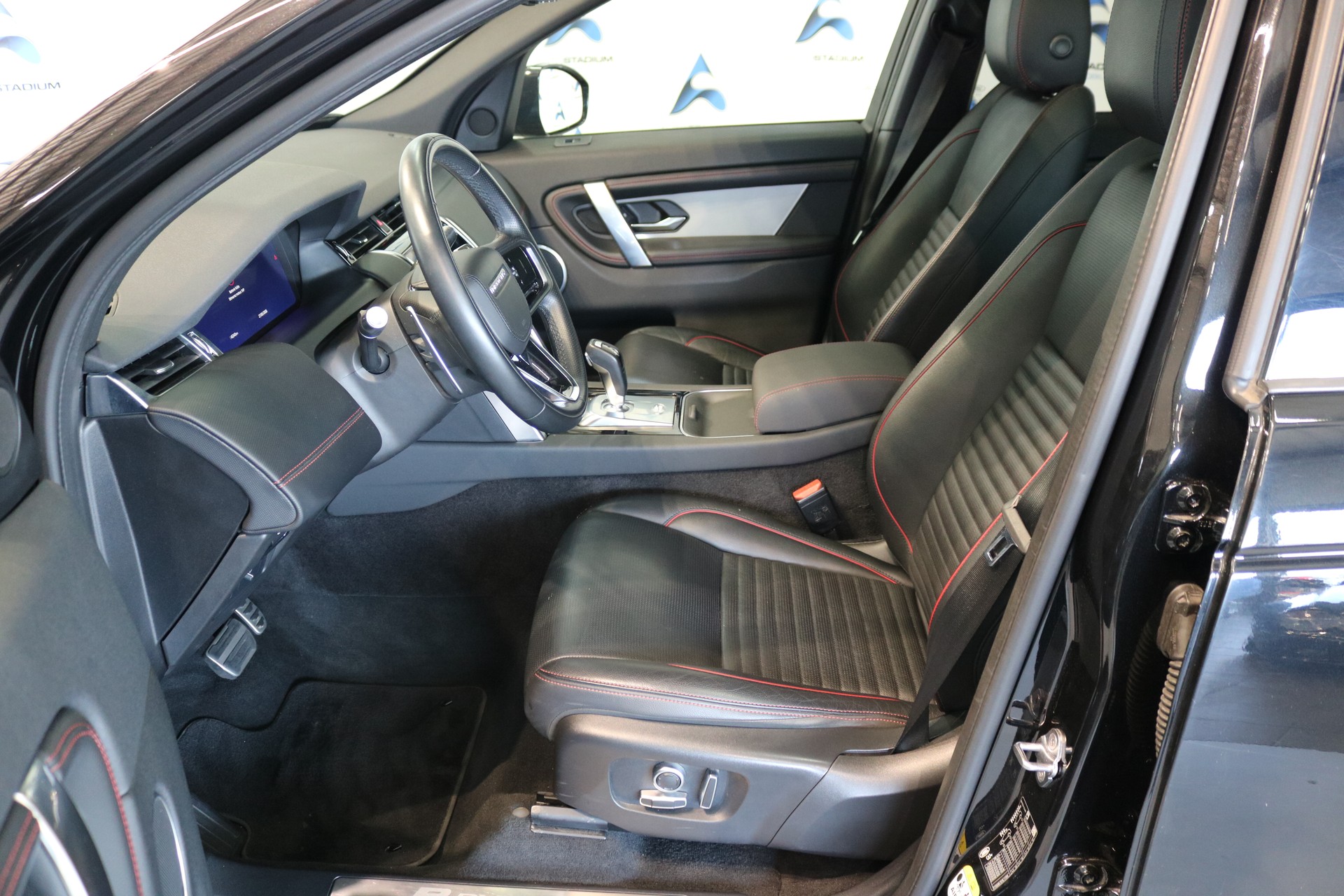 LAND ROVER Discovery Sport R Dyn P250 2.0 Si4 MHEV Base AT9-showroom-element-2