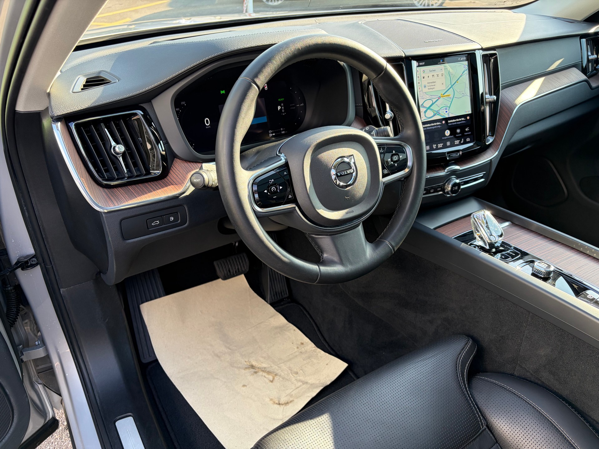 VOLVO XC60 T6 eAWD PluginHybrid Ultimate Dark Geartronic-image-13