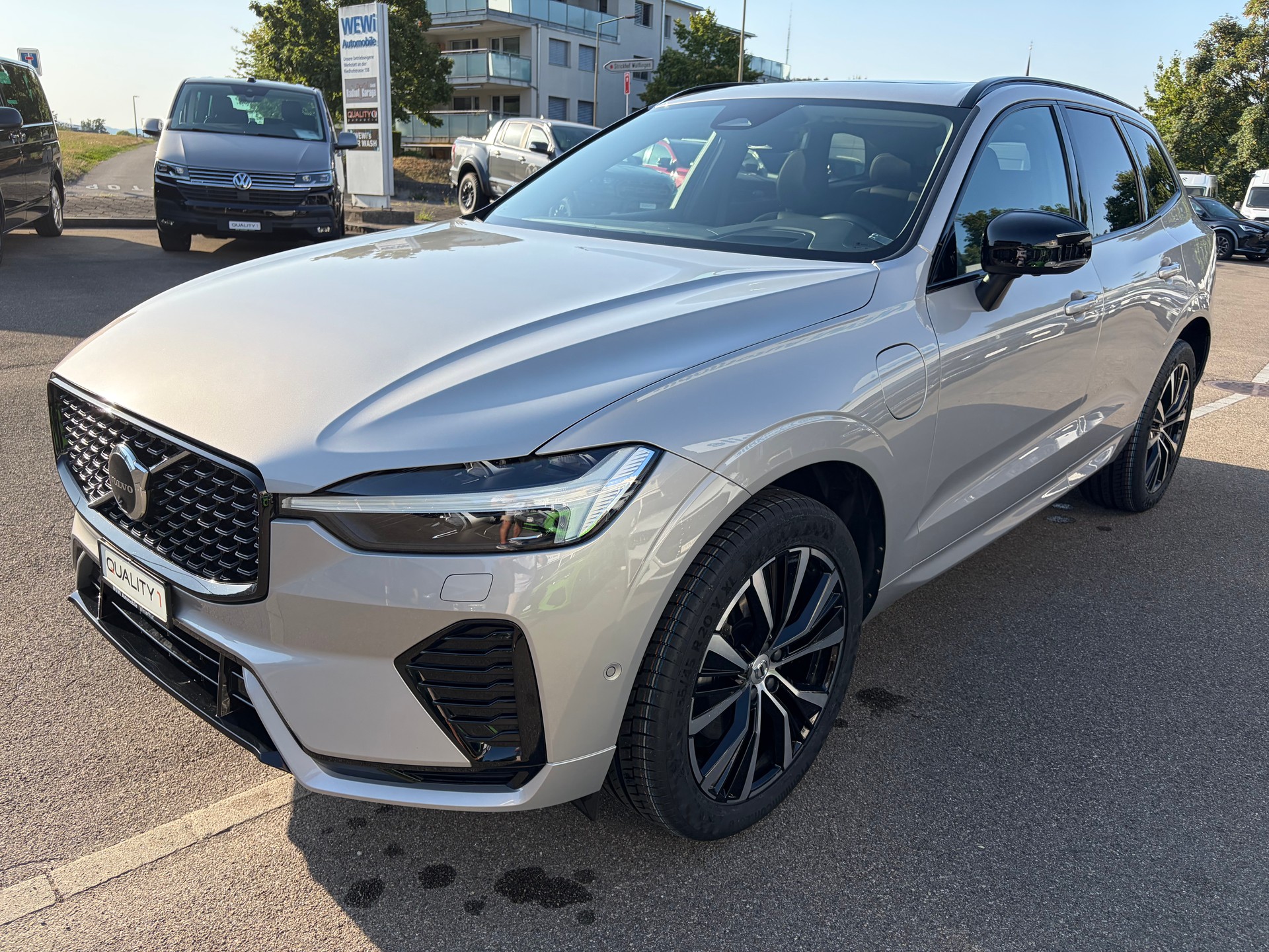 VOLVO XC60 T6 eAWD PluginHybrid Ultimate Dark Geartronic-showroom-element-2