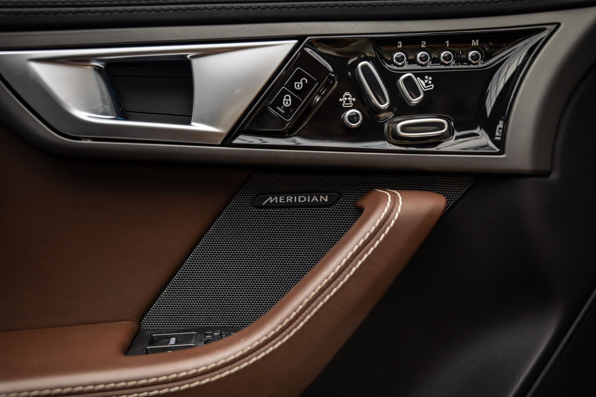 JAGUAR F-Type Convertible S 5.0 V8 S/C * PERFORMANCE-PAKET * LEASING AB 396.- *-image-17