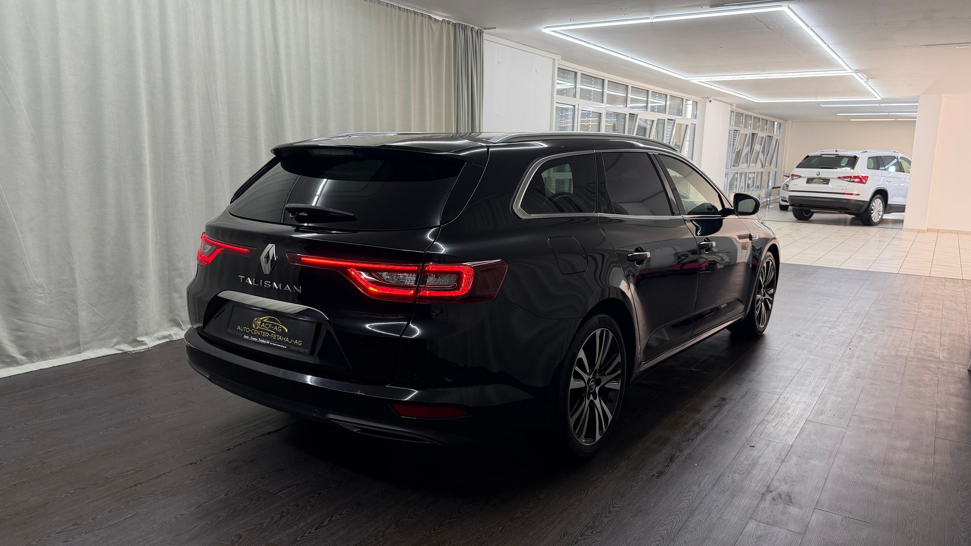 RENAULT Talisman Grandtour 1.8 TCe Initiale EDC-showroom-element-3