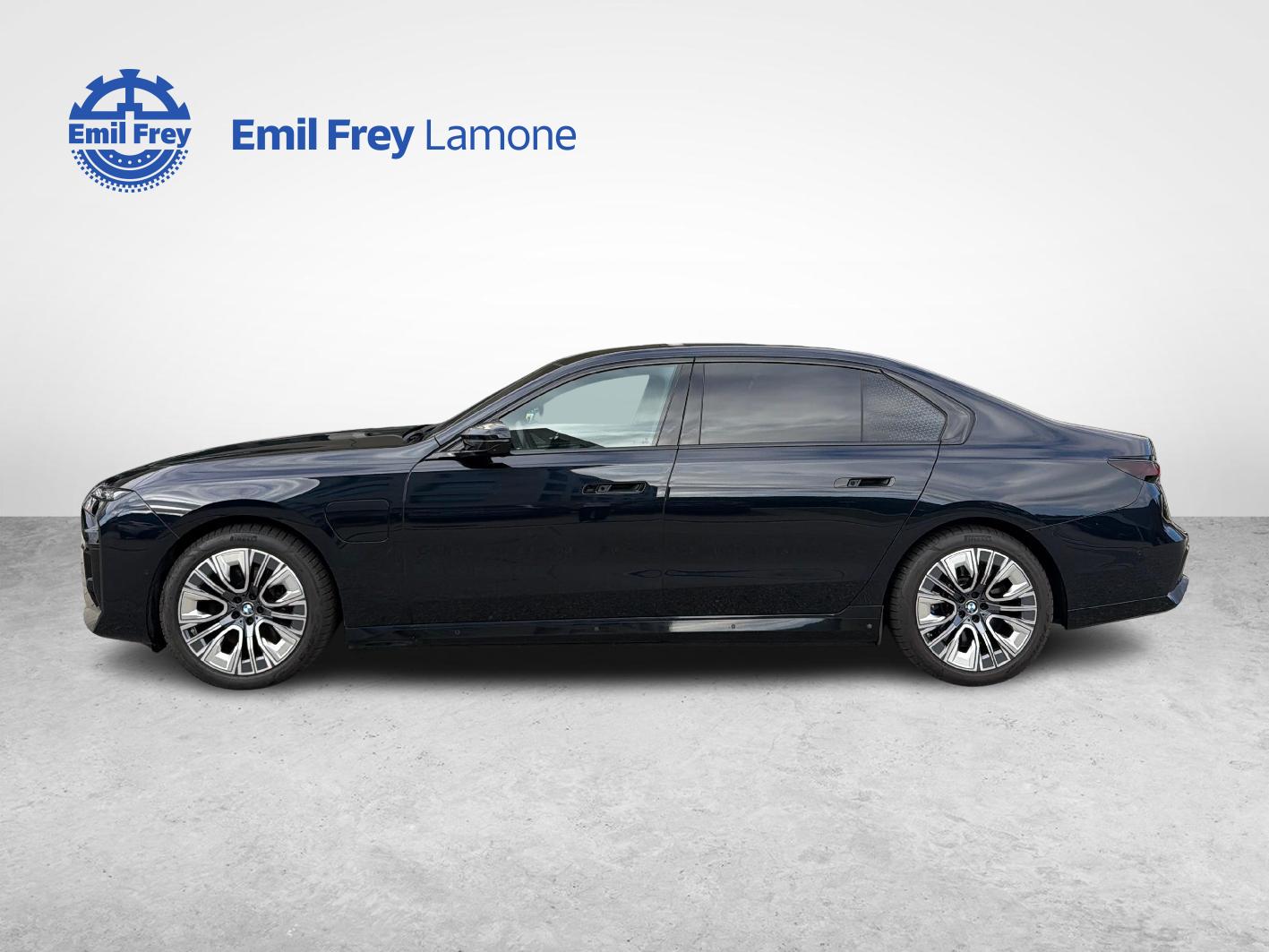 BMW M760e xDrive-showroom-element-1