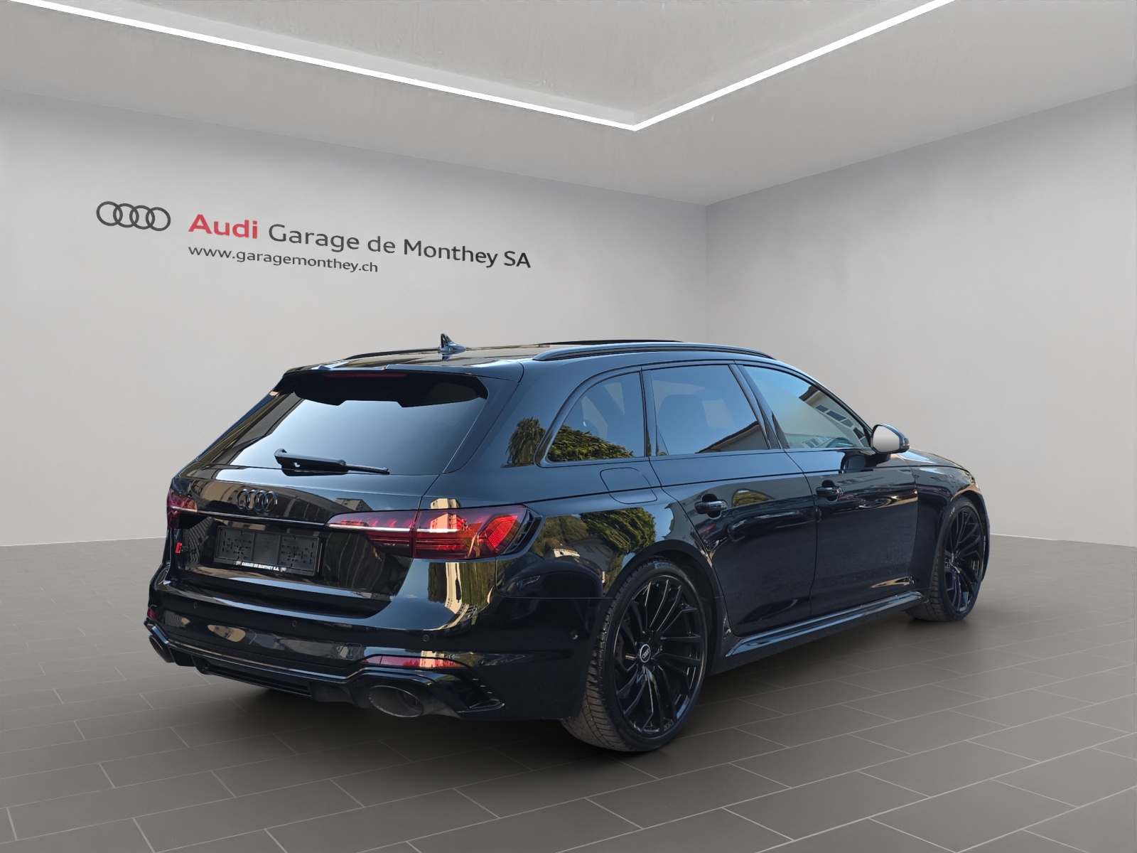 AUDI RS4 Avant quattro tiptronic-image-3