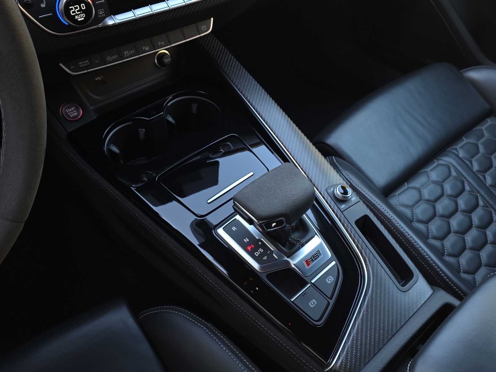 AUDI RS4 Avant quattro tiptronic-image-12
