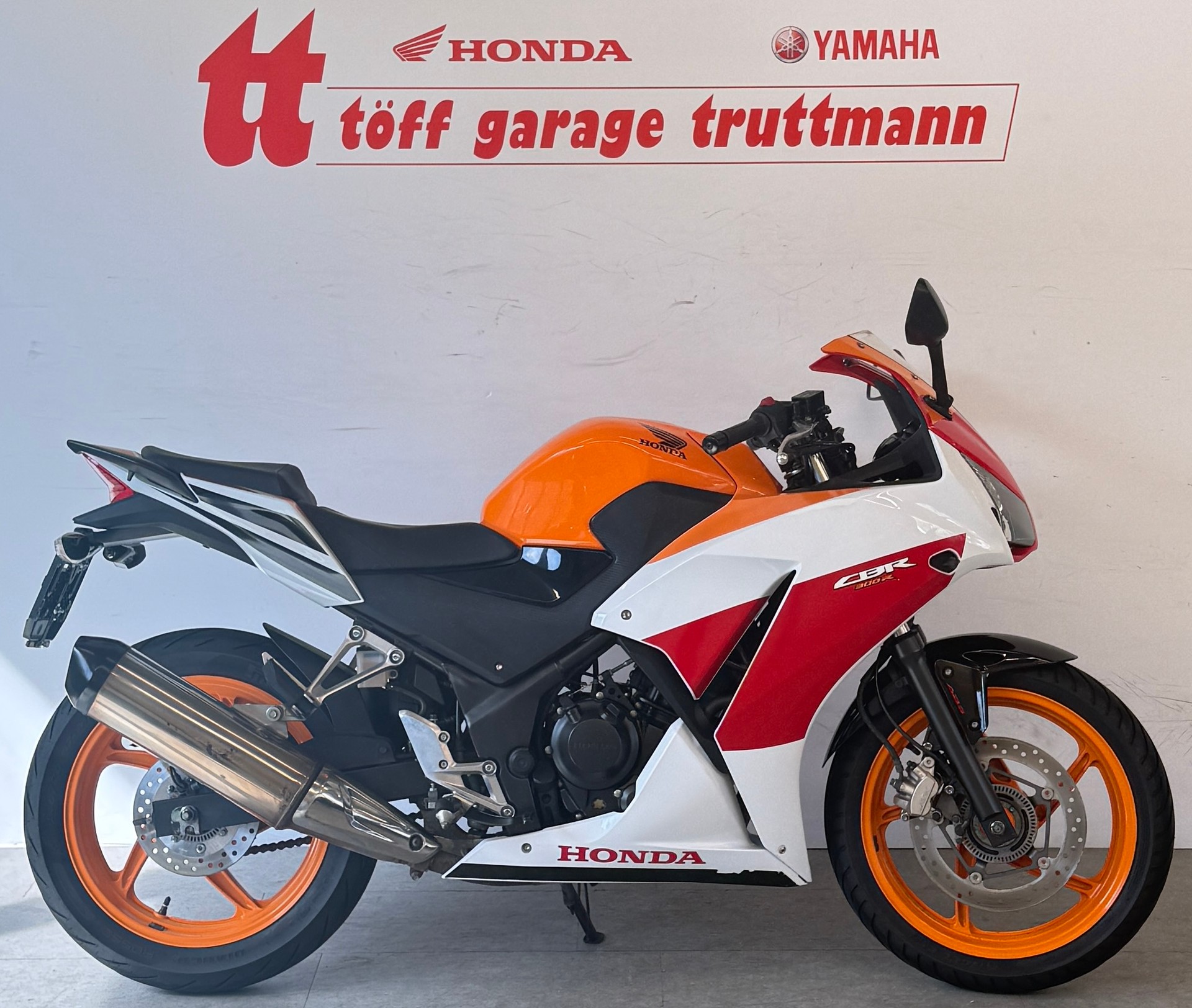 HONDA CBR 300 R-image-0
