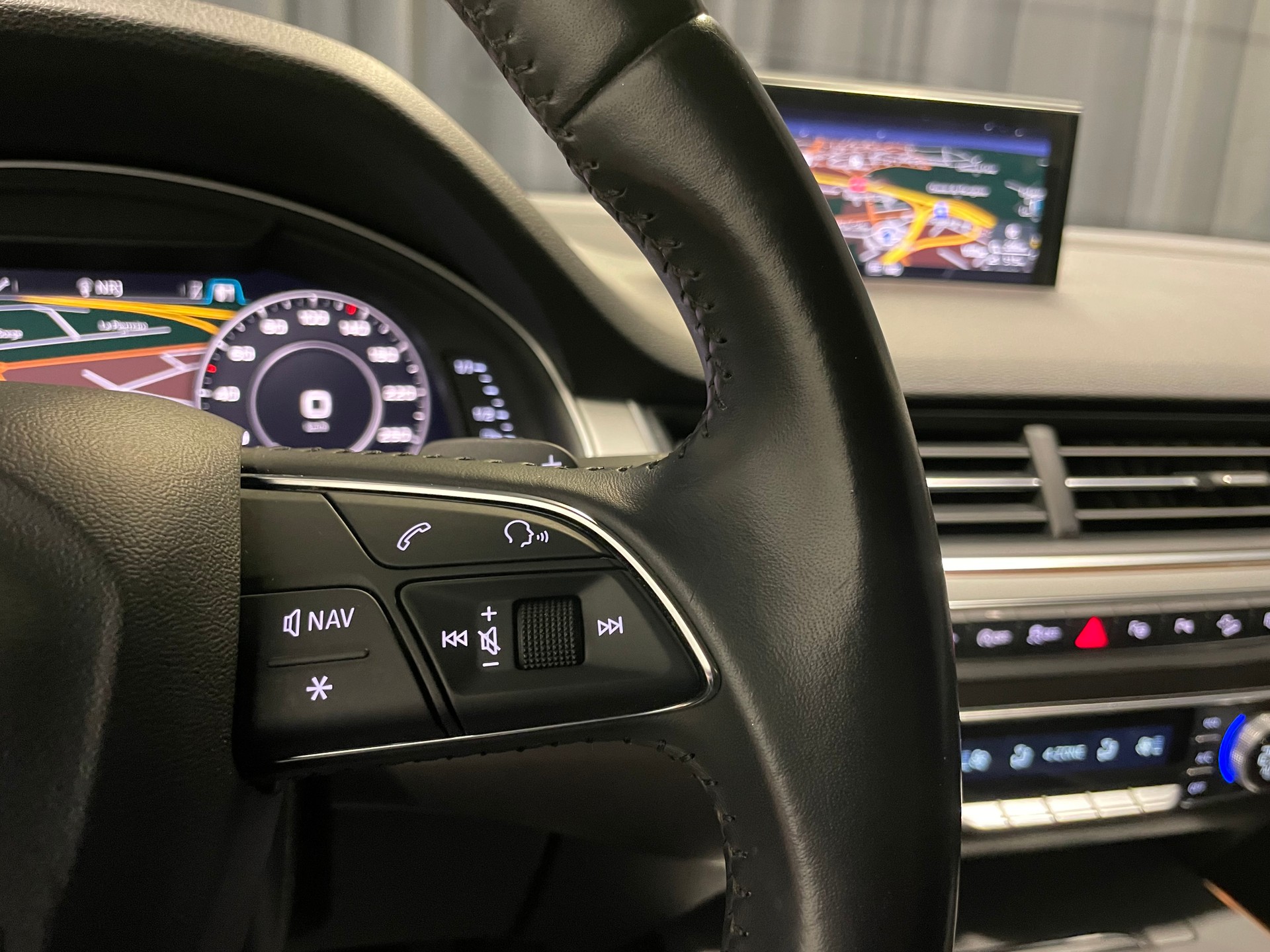 AUDI Q7 3.0 TDI quattro tiptronic 7 Pl. (39)-image-12