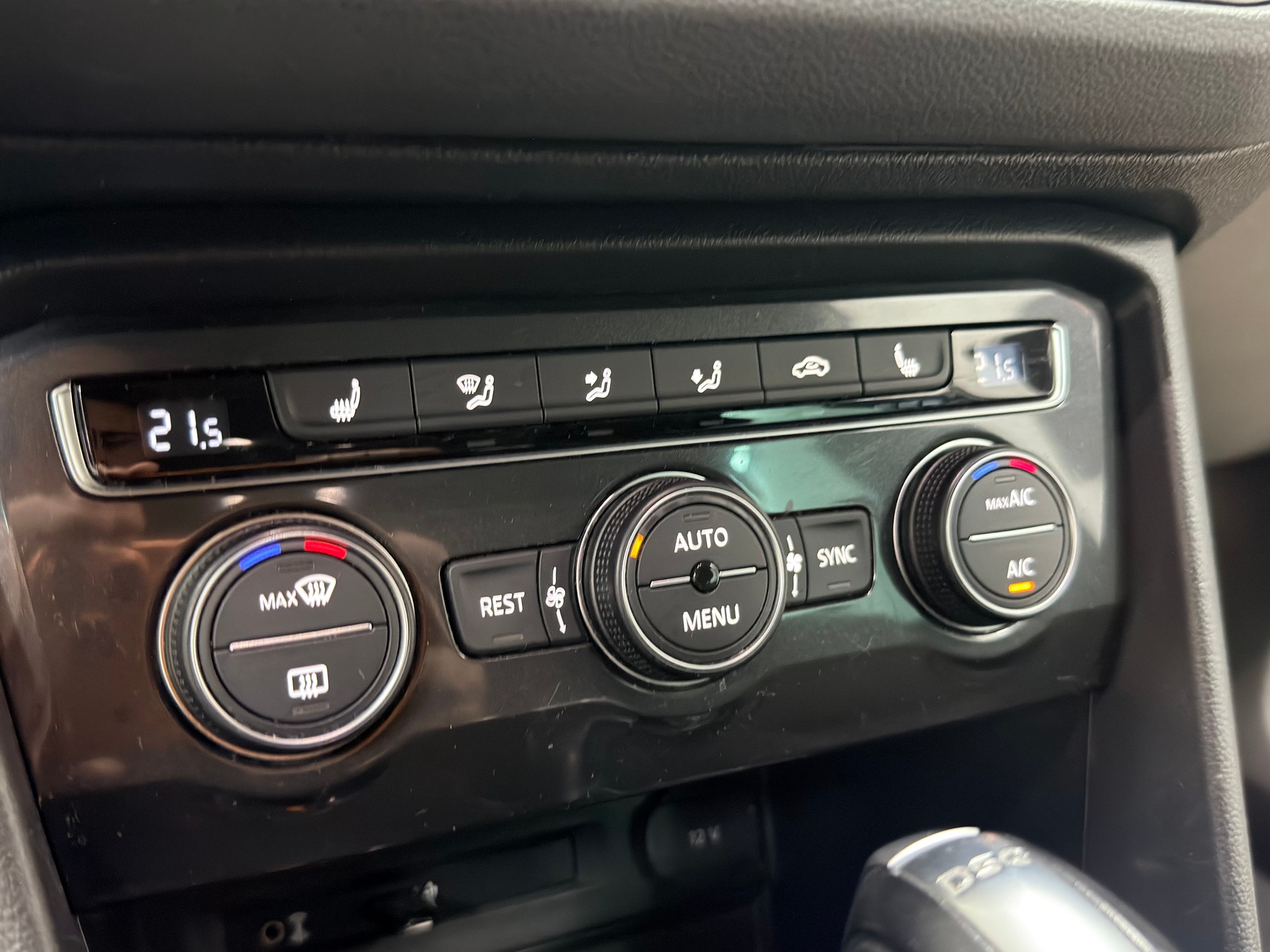 VW Tiguan 2.0 TDI SCR Comfortline 4Motion DSG-image-13