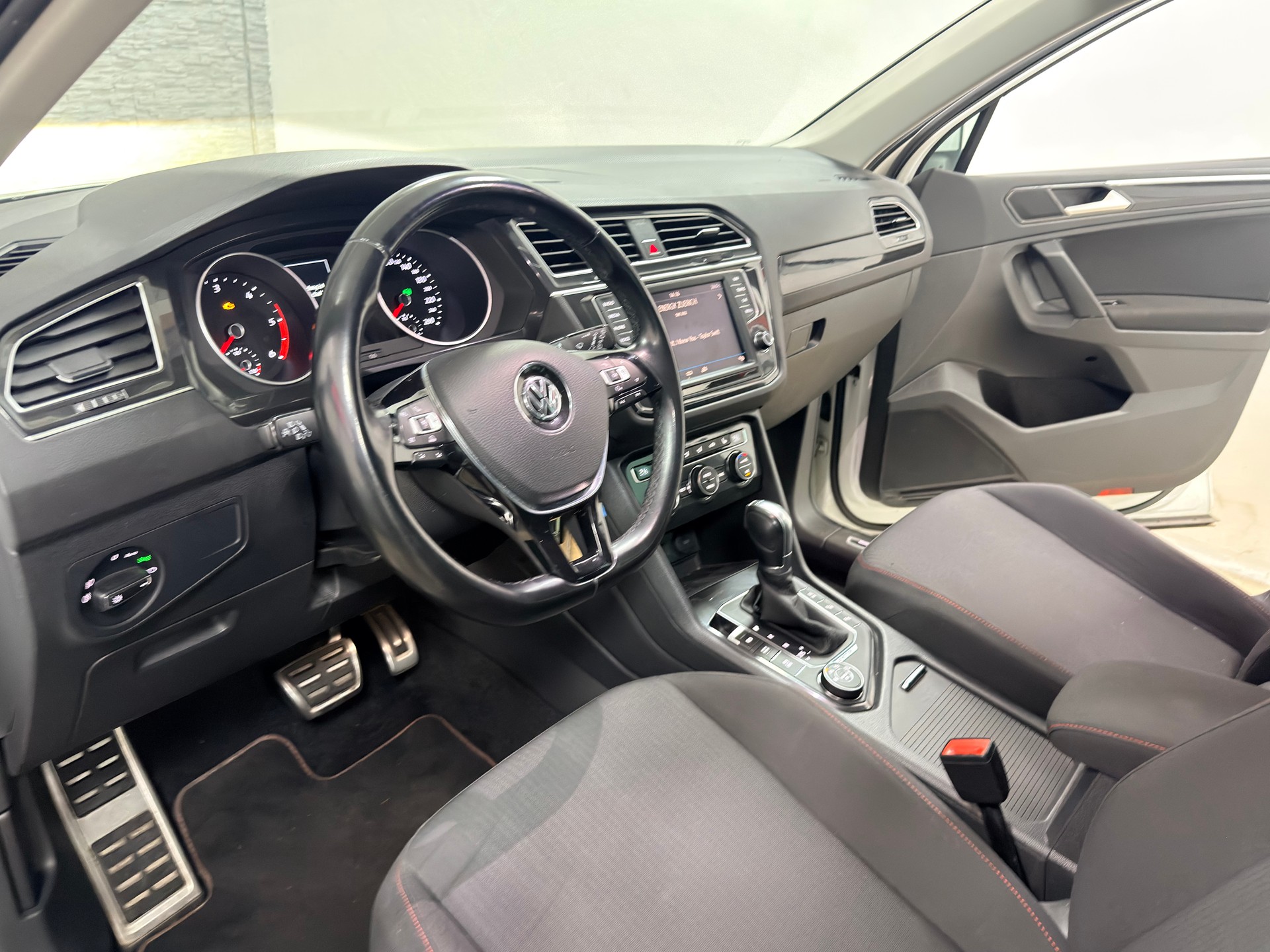VW Tiguan 2.0 TDI SCR Comfortline 4Motion DSG-image-9