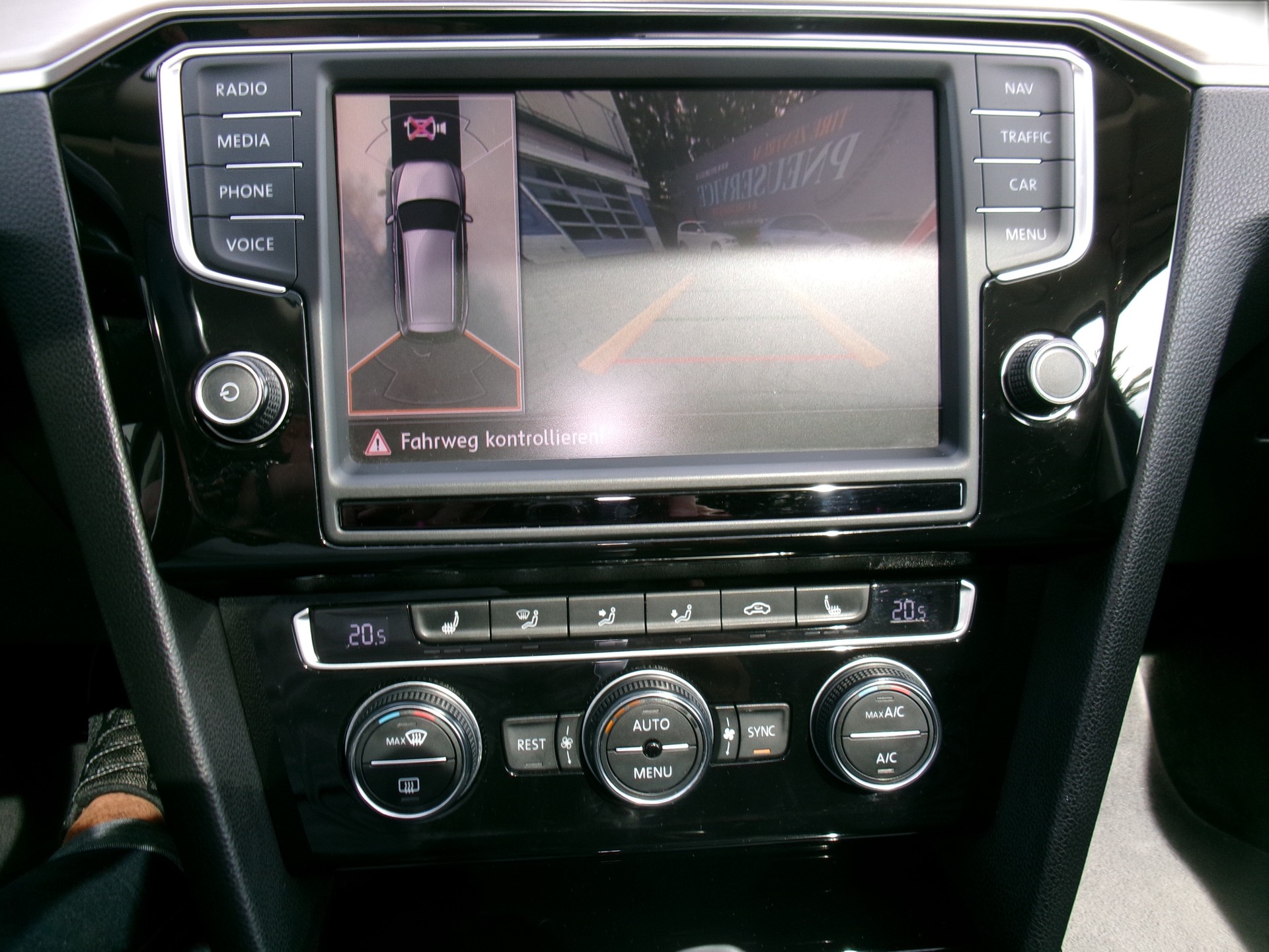 VW Passat Variant 2.0 TDI BMT High. DSG 4Motion-image-7