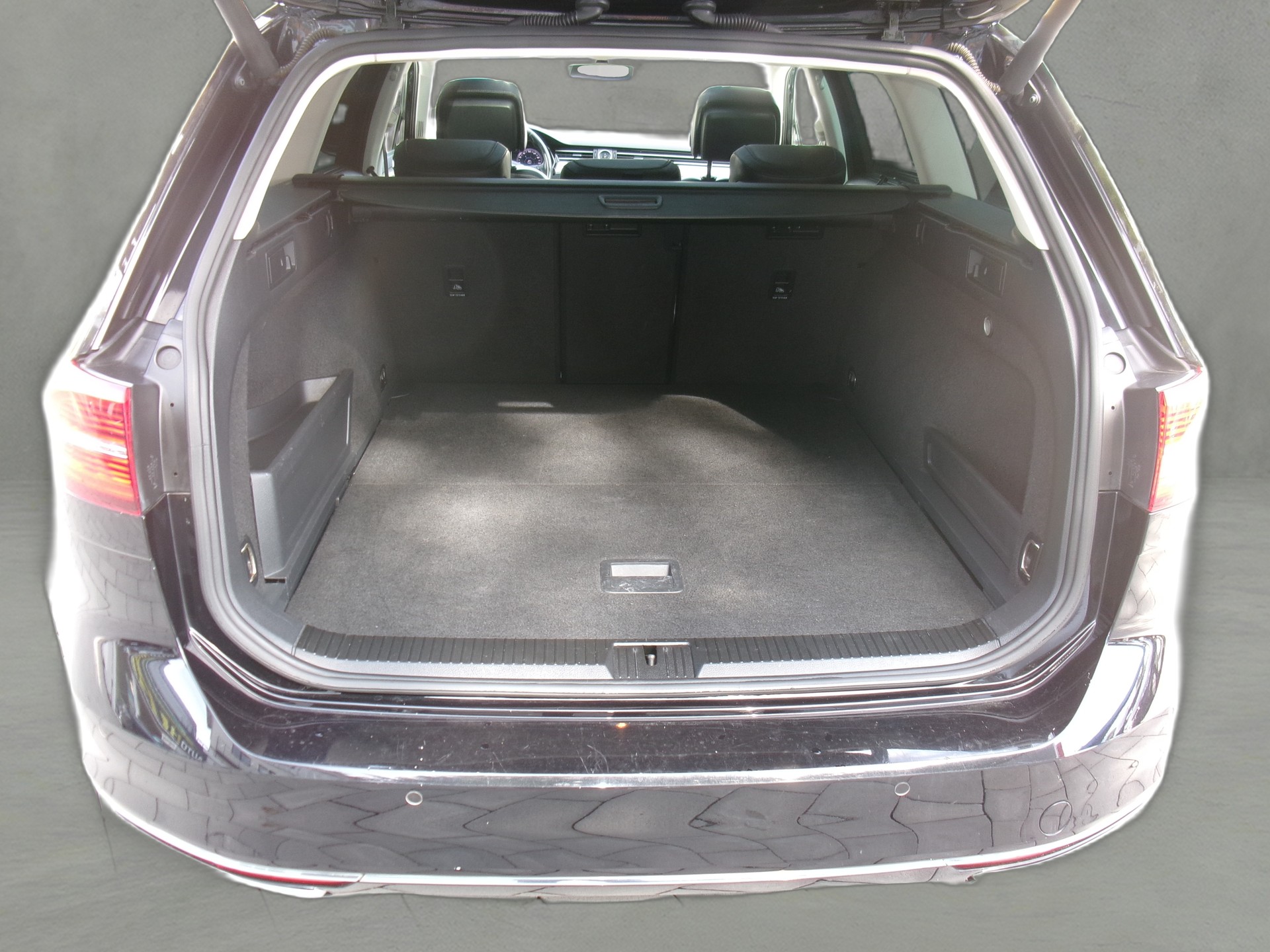 VW Passat Variant 2.0 TDI BMT High. DSG 4Motion-image-11