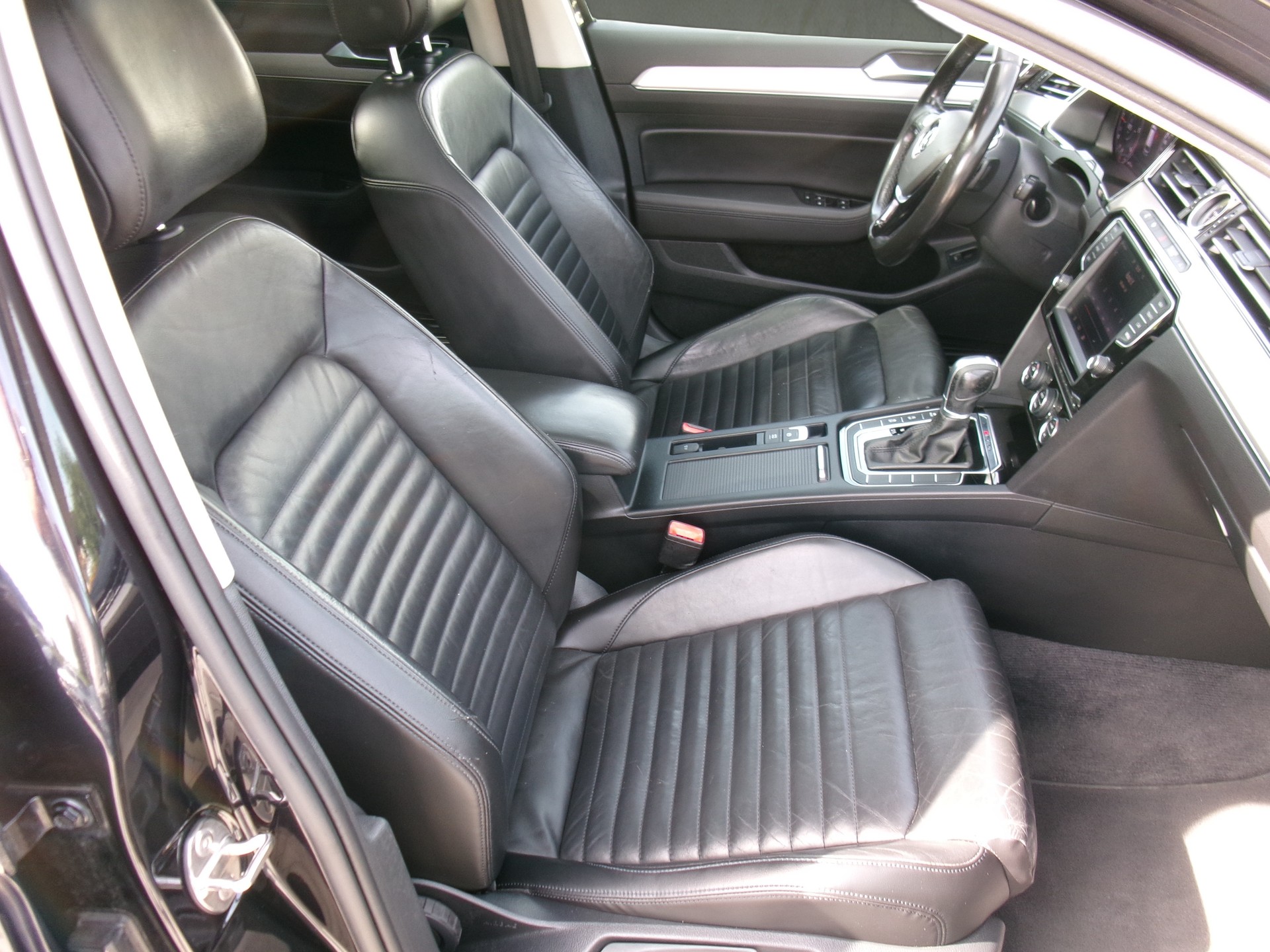 VW Passat Variant 2.0 TDI BMT High. DSG 4Motion-image-5