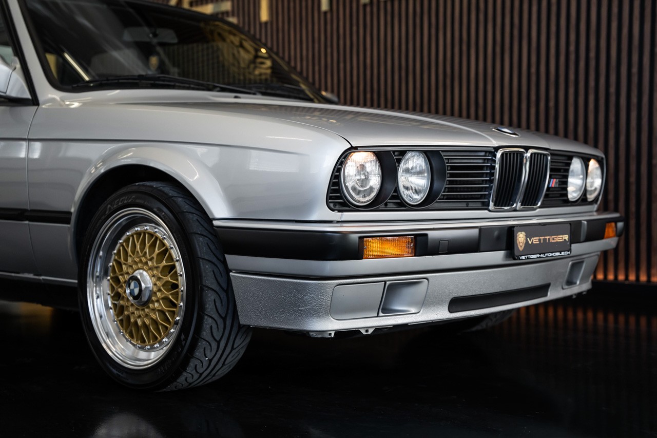 BMW 318iS-image-10