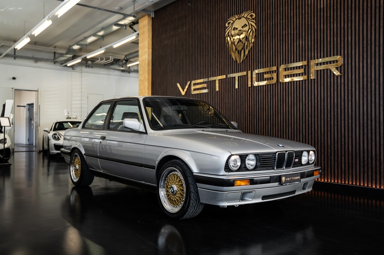 BMW 318iS