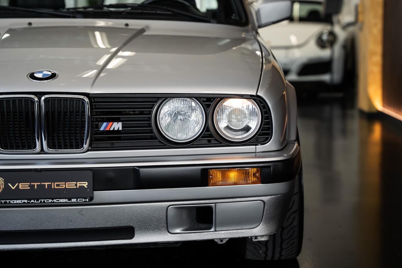 BMW 318iS-image-8