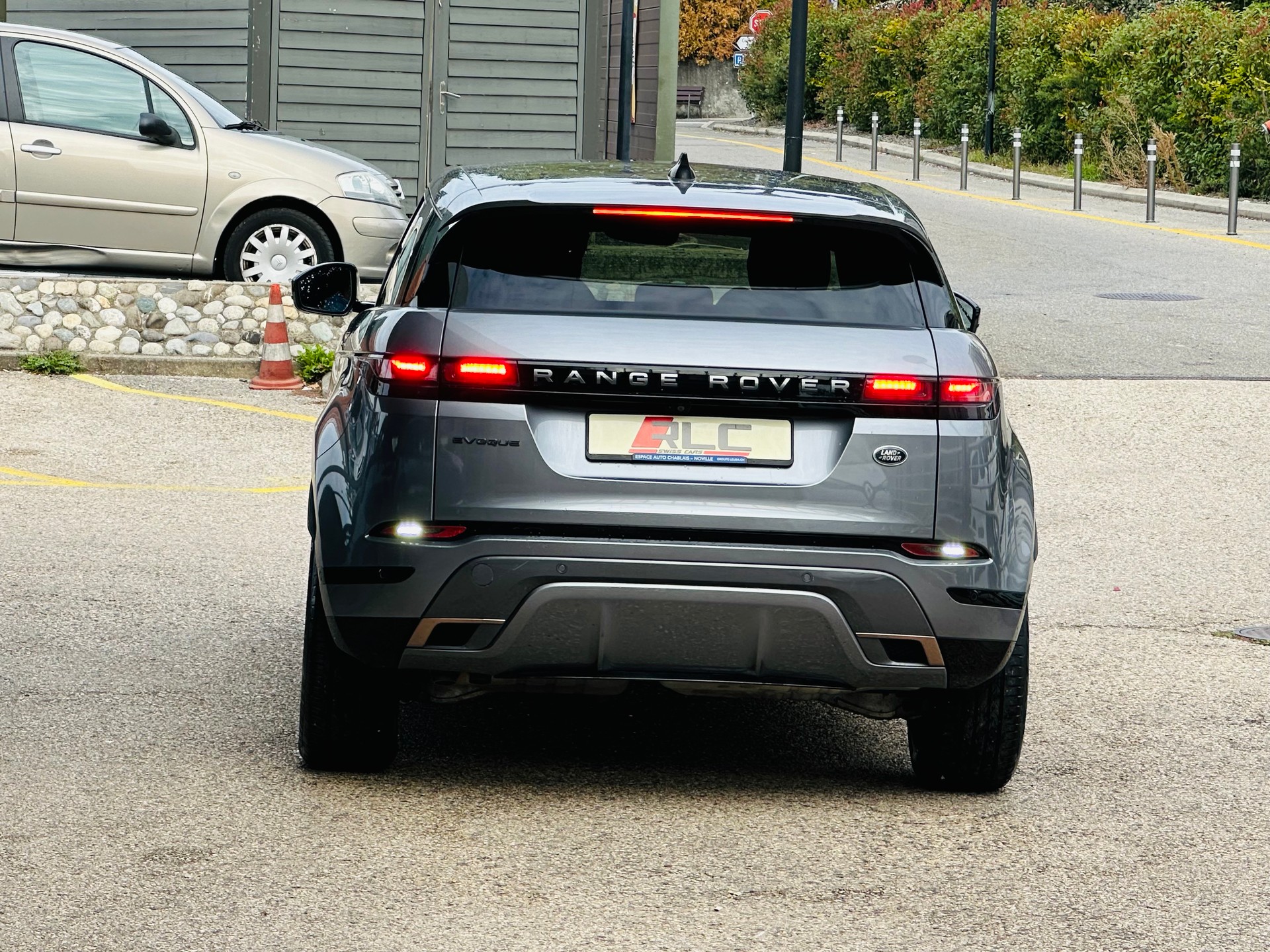 LAND ROVER Range Rover Evoque R-Dynamic D 165 MHEV HSE AT9-image-9