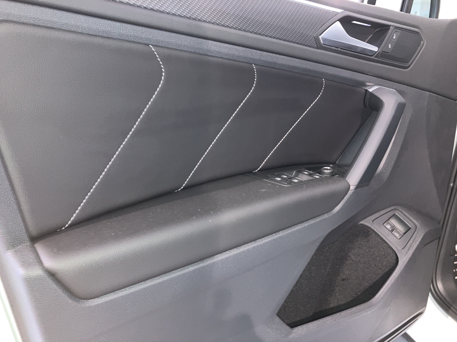 VW Tiguan 1.4TSI PHEV R-Line DSG-image-8
