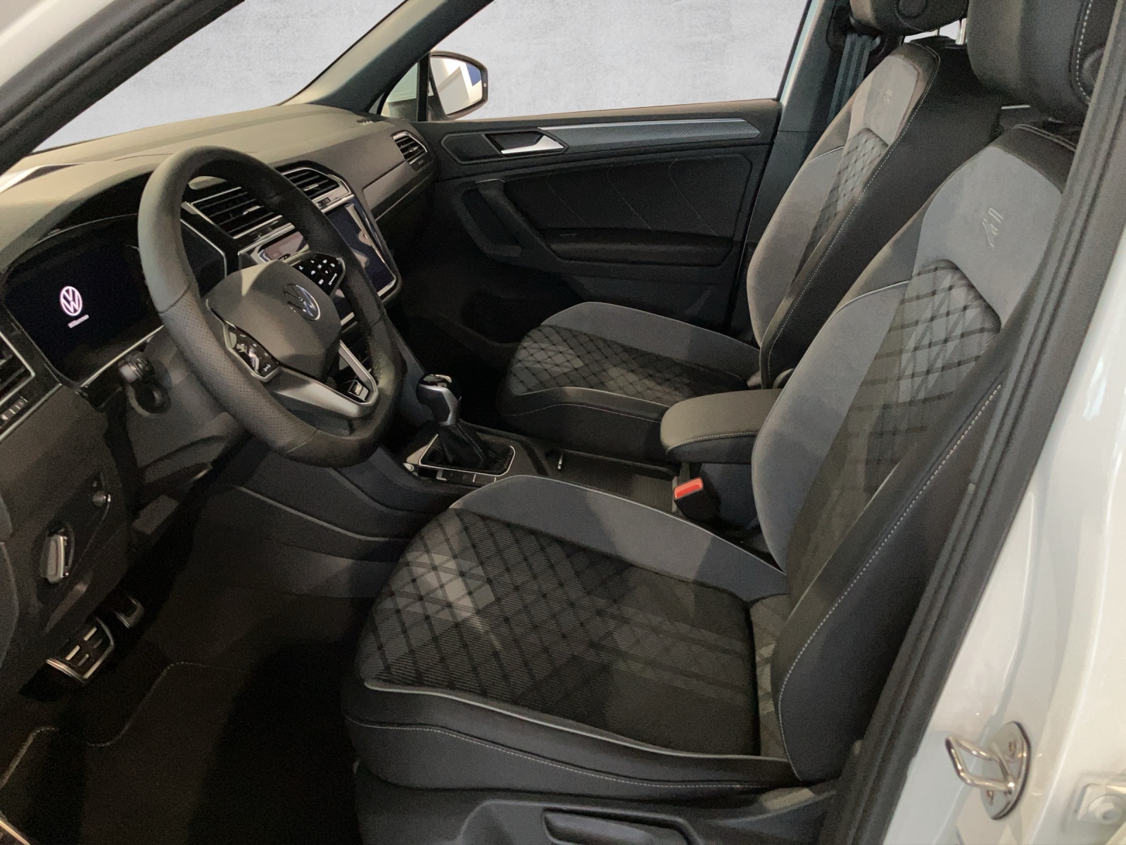VW Tiguan 1.4TSI PHEV R-Line DSG-image-5