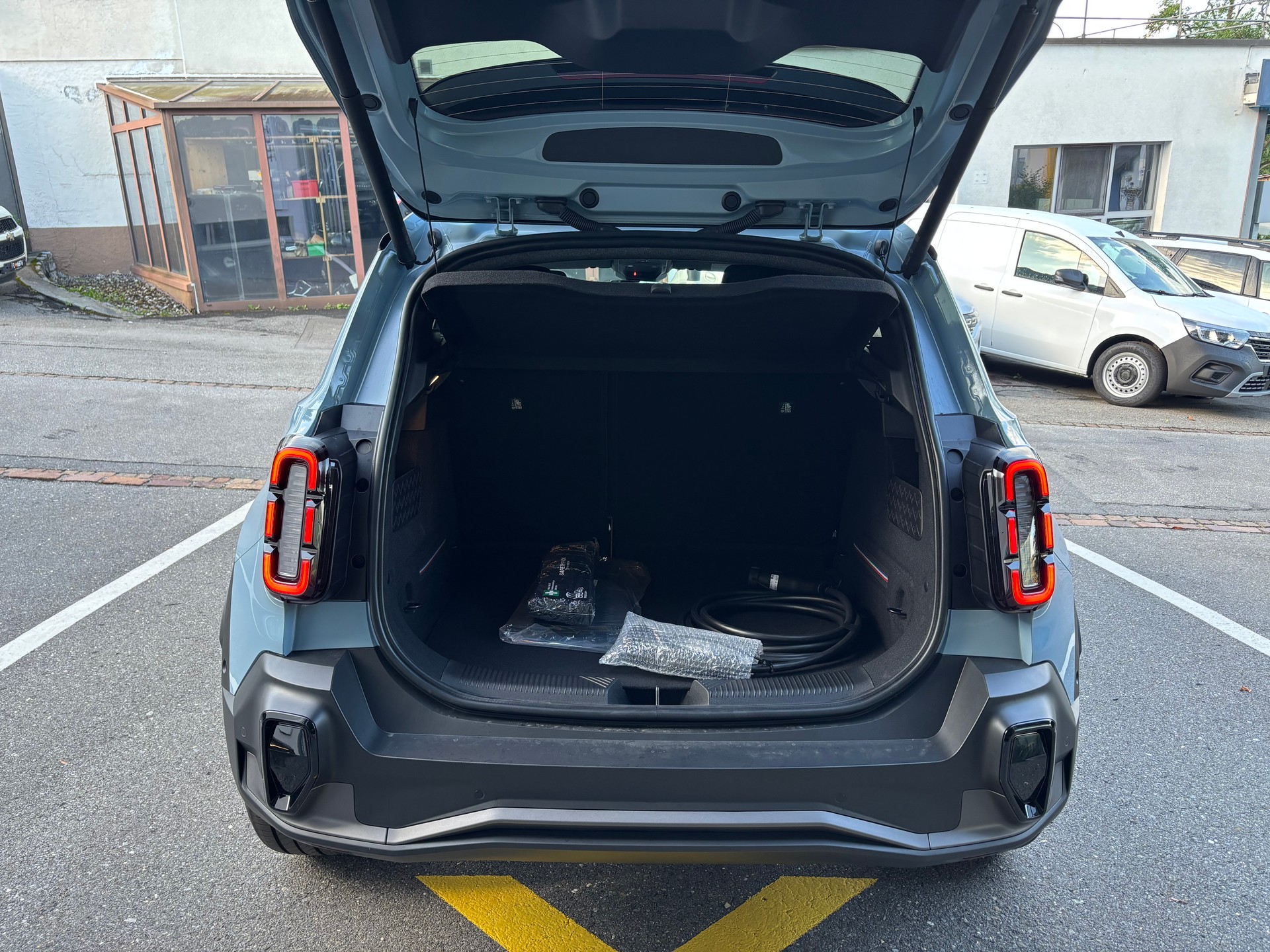 RENAULT R4 E-Tech Comfort Range 52 kWh Techno-image-7