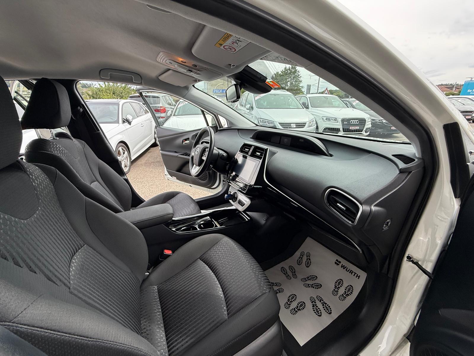 TOYOTA Prius 1.8 VVT-i Plug-in Hybrid Solar-image-7