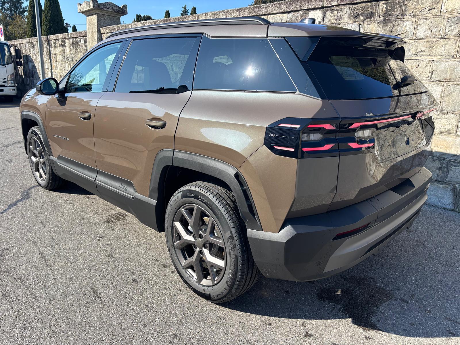JEEP Compass 1.2 T e-Hybrid First Edition-showroom-element-2