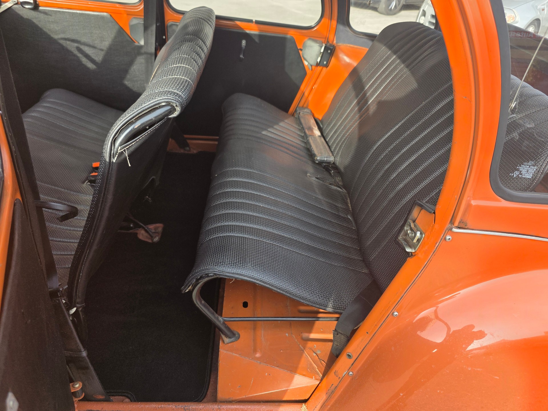 CITROEN 2CV6 Spécial (Club)-image-8