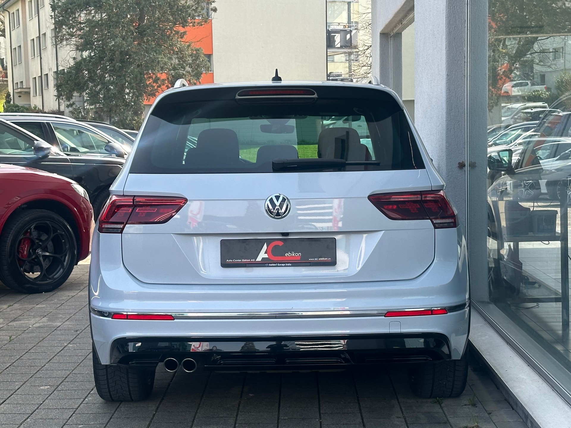 VW Tiguan 2.0TSI R-Line 4Motion DSG-image-4