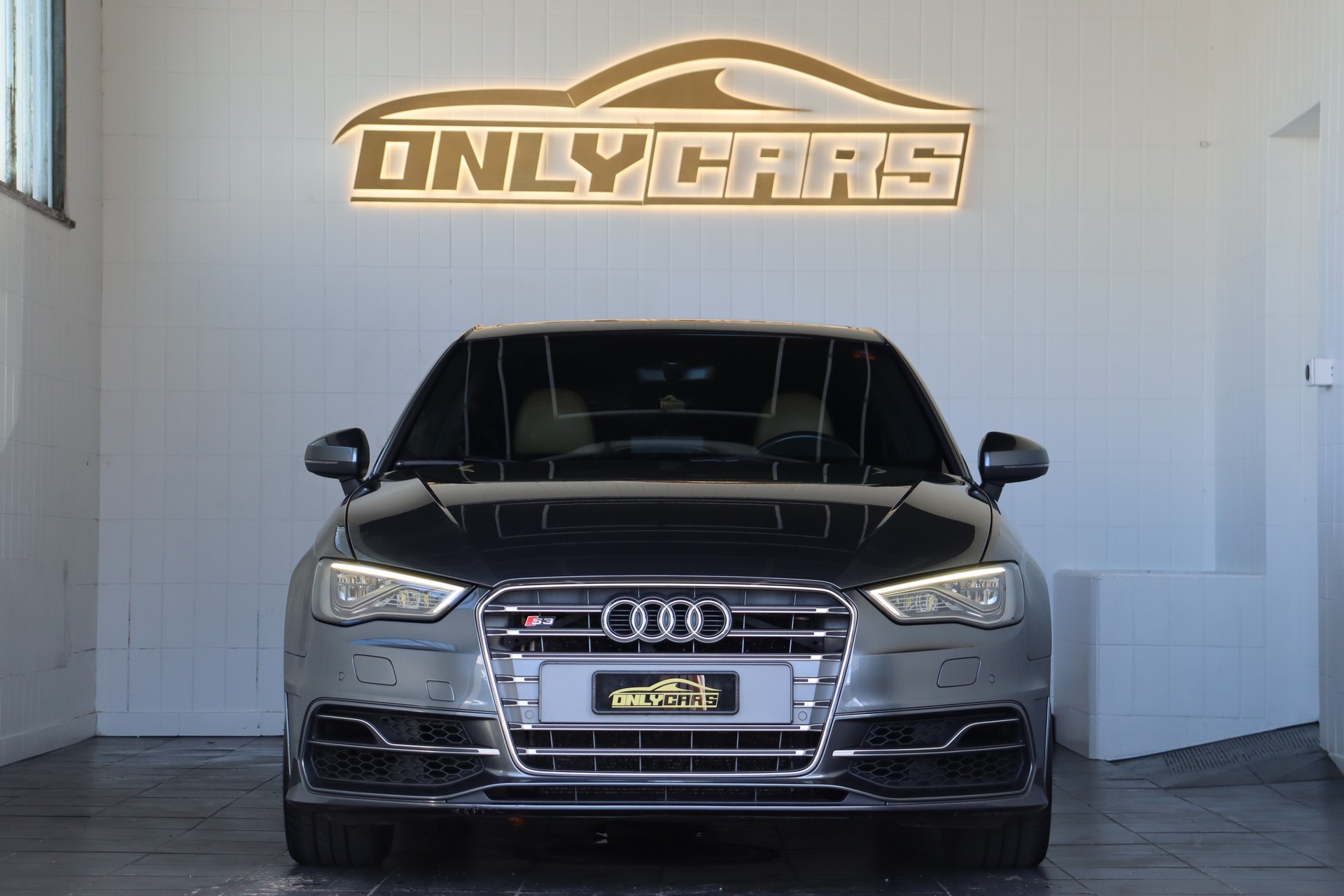 AUDI S3 Sportback 2.0 TFSI quattro S-tronic-showroom-element-1