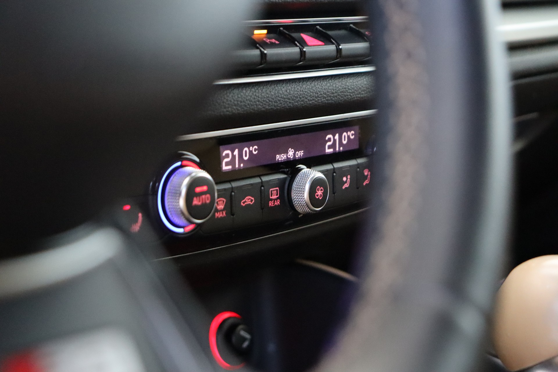 AUDI S3 Sportback 2.0 TFSI quattro S-tronic-image-30