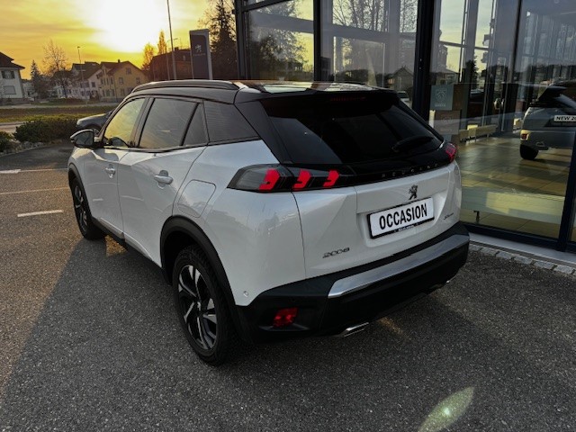 PEUGEOT 2008 1.2 PureTech GT Line EAT8-image-2