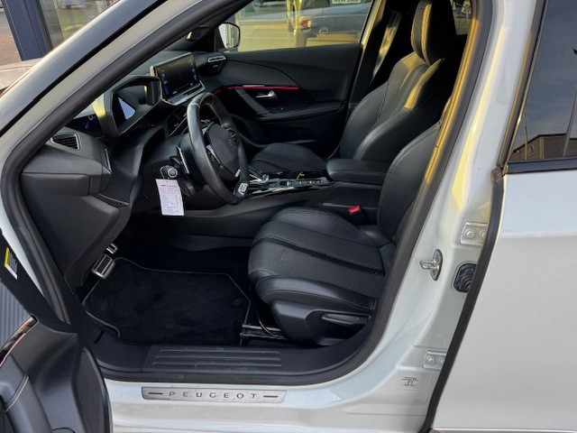 PEUGEOT 2008 1.2 PureTech GT Line EAT8-image-4